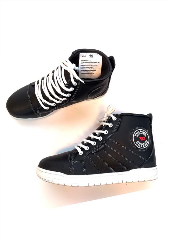 WD 1020 HØYE SNEAKERS I SORT SKINN, VANNTETT